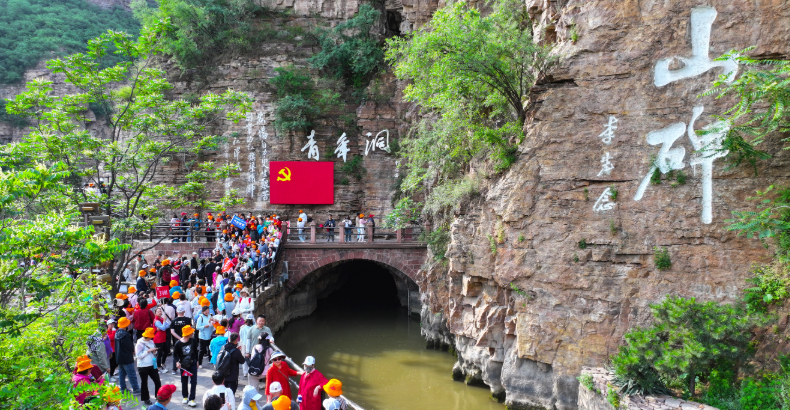 《河南日报》红旗渠：十万民众凿出中原生命渠